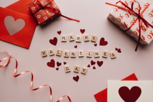 7 Ways to Show Seniors Love this Valentine’s Day 